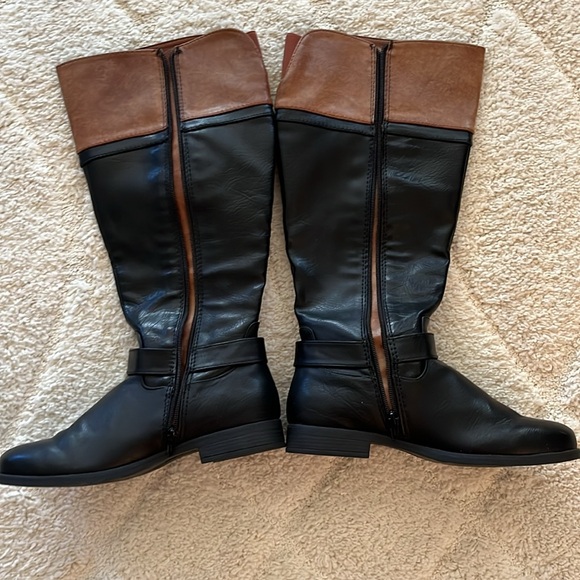 Women’s black and brown tall zip boots. Size 9 - Picture 2 of 8